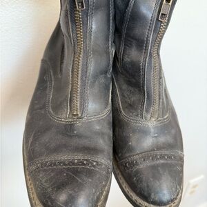 Sleek Black Ankle Boots with Modern Design